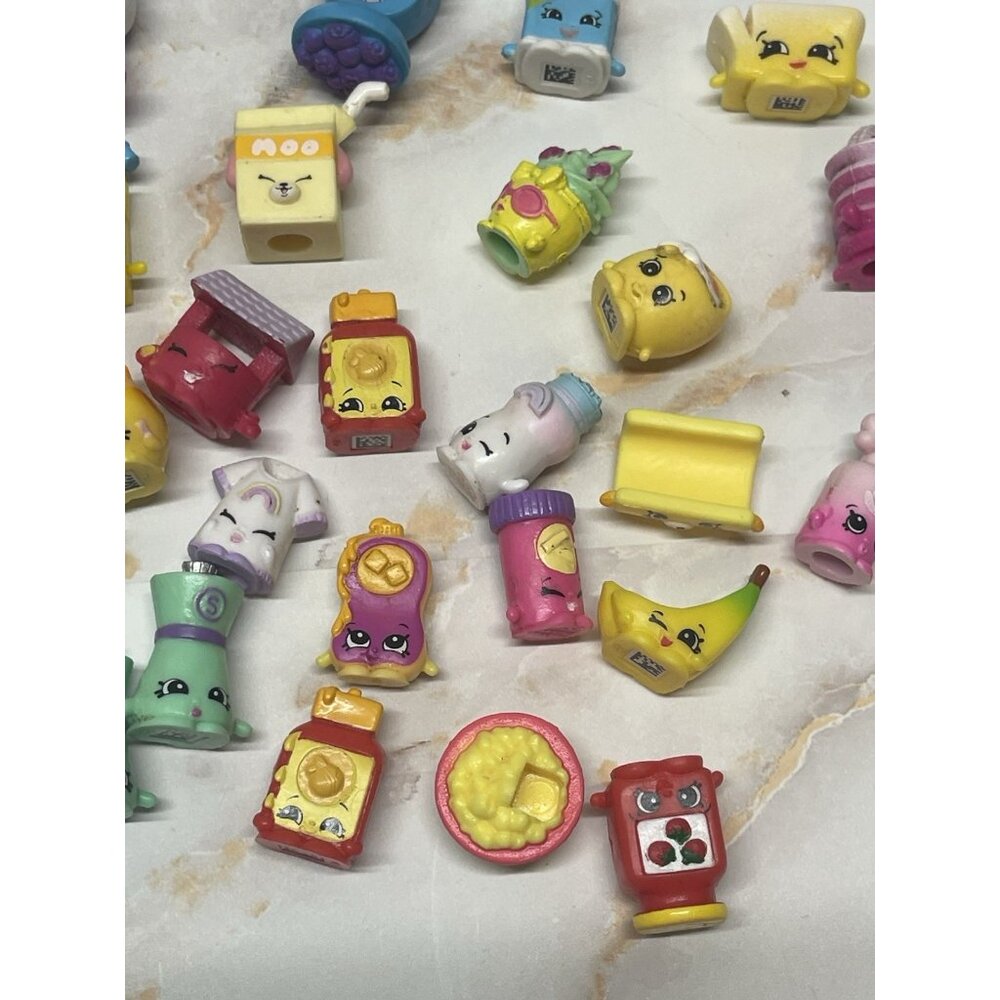 Shopkins Sweet Spot Shop PARTIAL PARTS ONLY Plus 45 Shopkins, Dress, Recipe Box - Picture 2 of 16